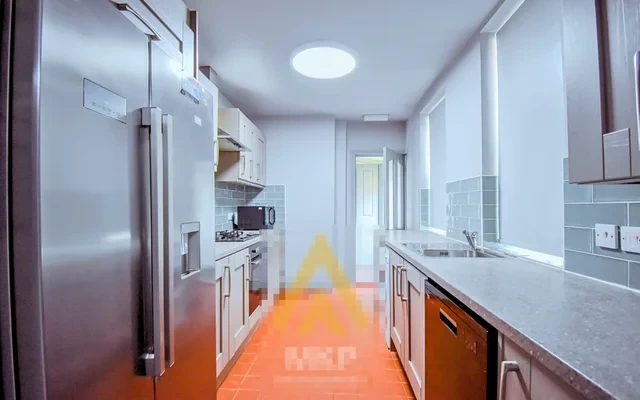 Entire Place·5B1.5B···74 Raddlebarn Road Birmingham B29 6HJ 2