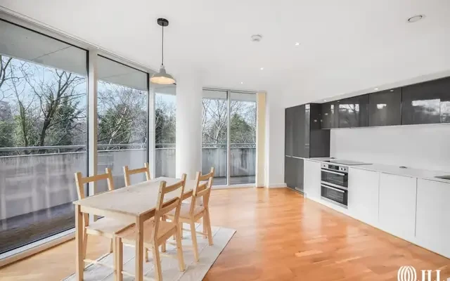 Colonial Drive London W4 1