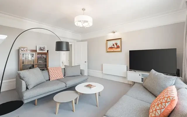 Abingdon Court, Kensington, London, W8 6BS 0