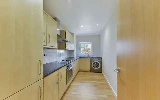 Boardwalk Place, London, E14 5SE 1