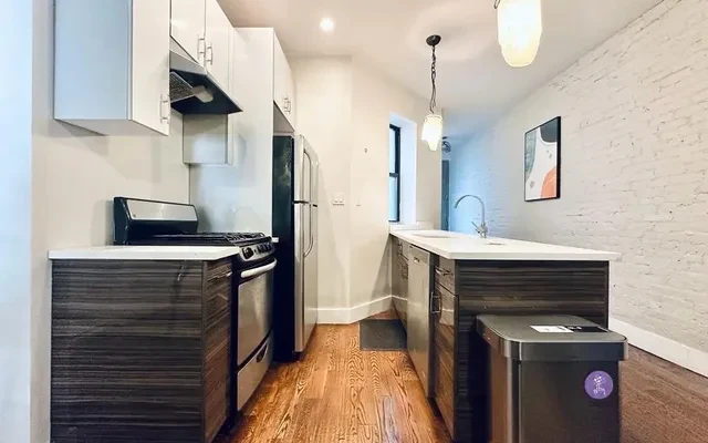 104 Rogers Avenue, New York - ニューヨークの学生向け宿泊施設 - 4 bed 2 bath