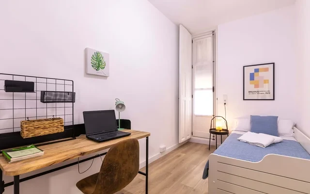 Carrer de Santa Irene Valencia 46002 Spain 2