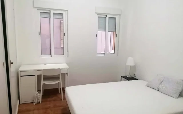 Avinguda de Peris i Valero Valencia 46006 Spain 2