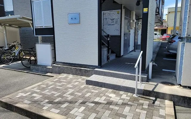 レオパレス松山 3