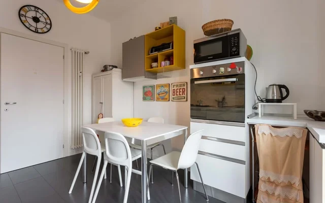 Caracciolo Apartment With Balcony 4