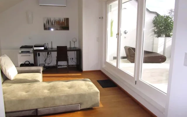 Large Unique Full-Serviced Elegant Penthouse-Apartement between Park and City Center 2