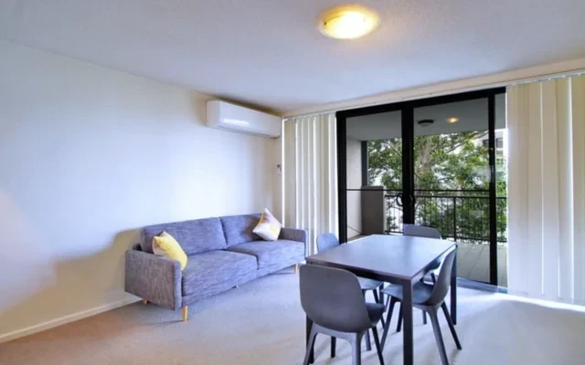 7 Landsborough Terrace - Brisbane student accommodation - 2 bed 2 baths