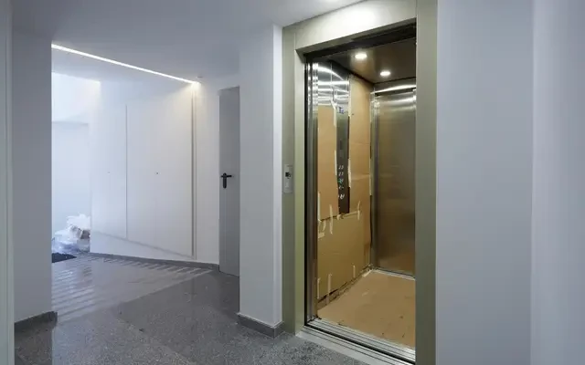studio near Carrer Independencia 1