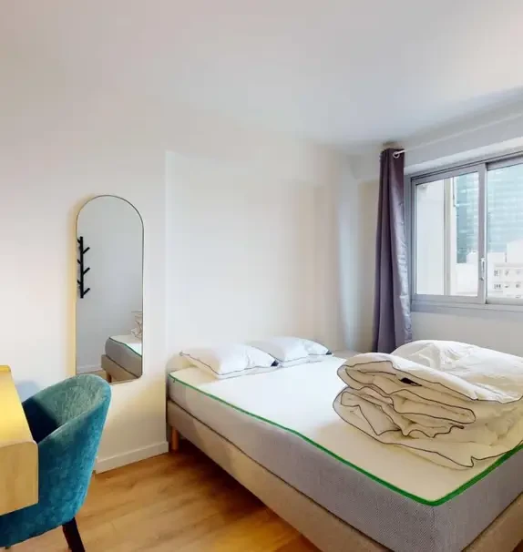 Very neat double bedroom in Courbevoie