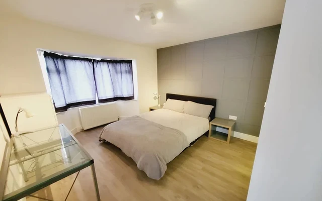 LH-Selborne Gardens - London student accommodation