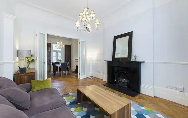 St Georges Square, Pimlico, London, SW1V 2HP 3