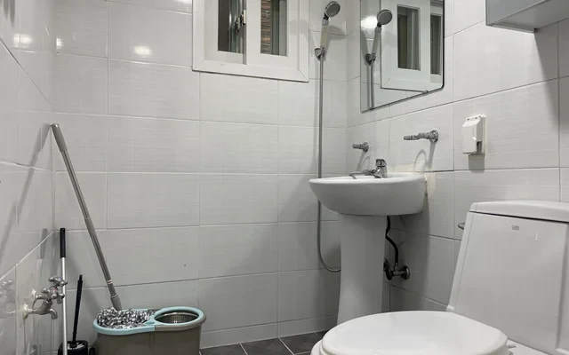 #63 Sinchon, Two-Bedroom Apartment with Furniture 3