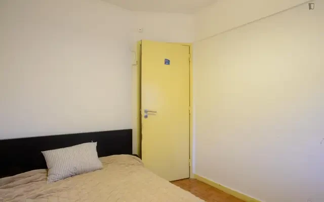 Double bedroom near the Olivais metro 3