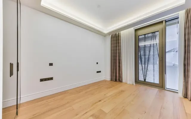 Belvedere Road, London, SE1 7AF 3