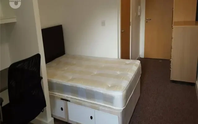 Quality one bedroom flat near University of Bradfo 1