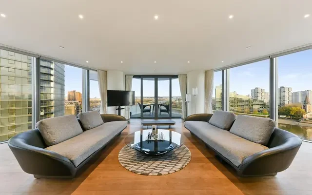 Waterfront Drive, Chelsea, London, SW10 0AA 2