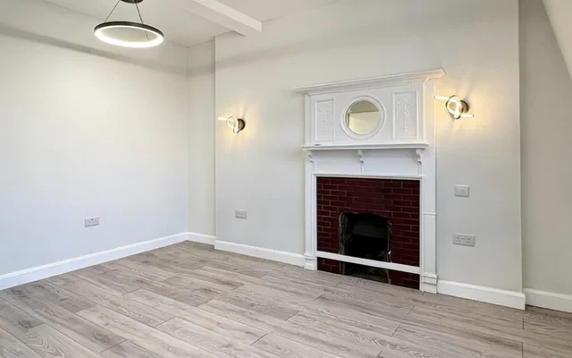 LH-Tottenham Court Road 0