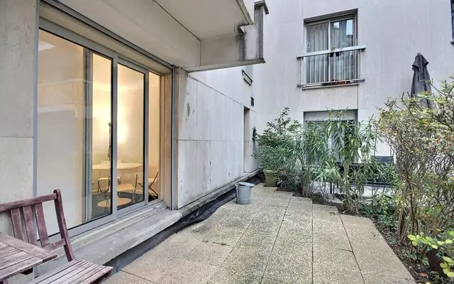 studio near Rue des Poissonniers 0