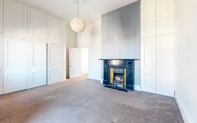 83 Rowena Parade, Richmond 2