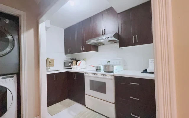 724 Hillcrest Road - ピクリンの学生向け宿泊施設 - Basement - 2 rooms in total