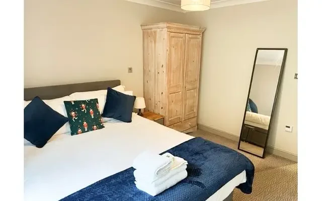 St Thomas Street, BS1 6JY 4