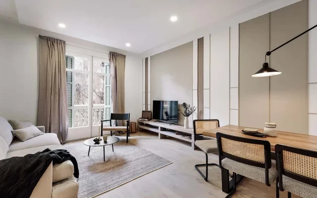 Costa - 3 bedrooms, balcony in Eixample Esquerra 1