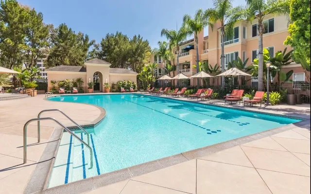 Colony at Fashion Island 2