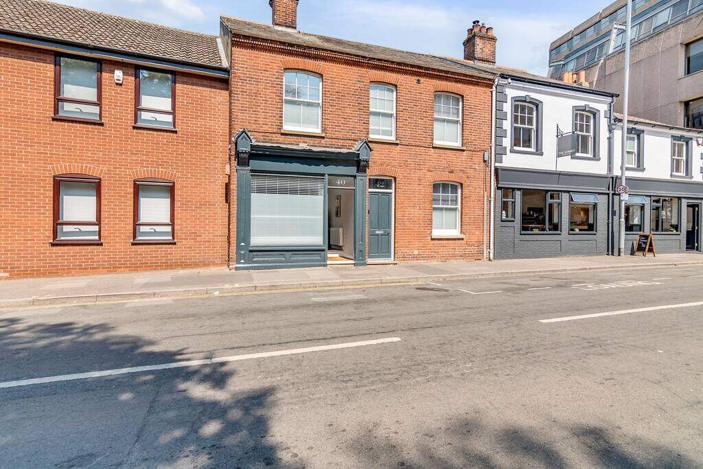 Beautiful Surrey Street Duplex