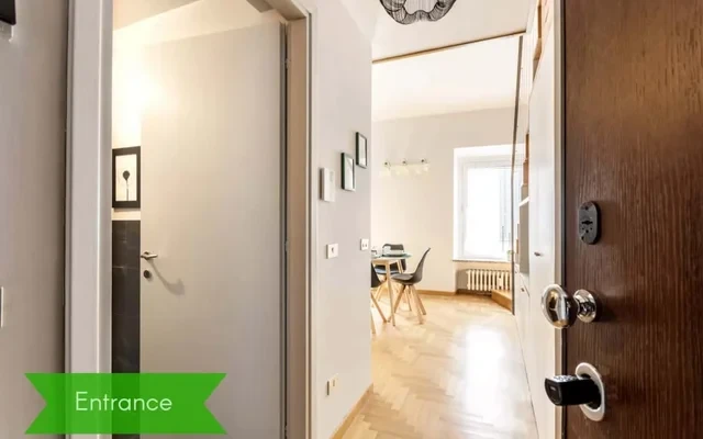 Modern Simplicity in Milan Centre 1