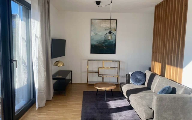 Neues modernes 1,5 Zimmer Apartment mit viel Sonne nahe Ostkreuz 0