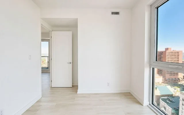 75 James Street South 2