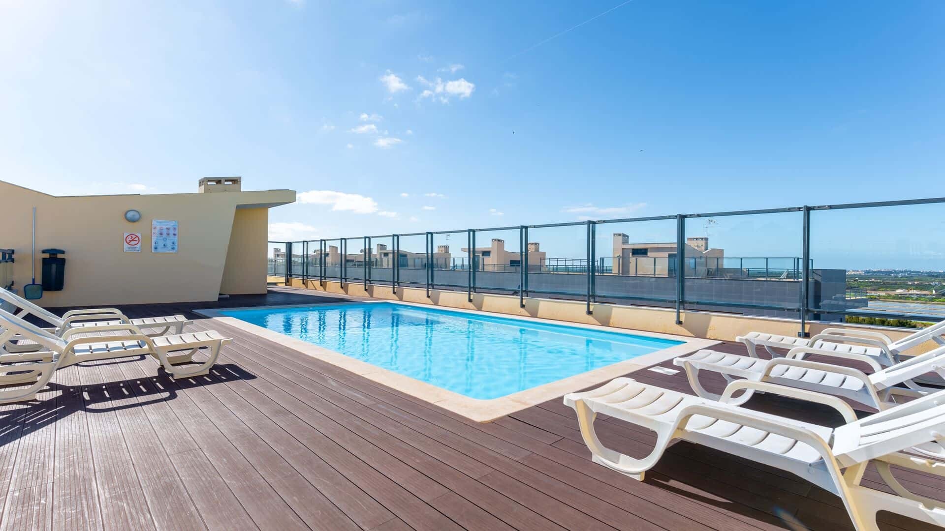 Elegant 2 BDR Flat W/ Rooftop Pool