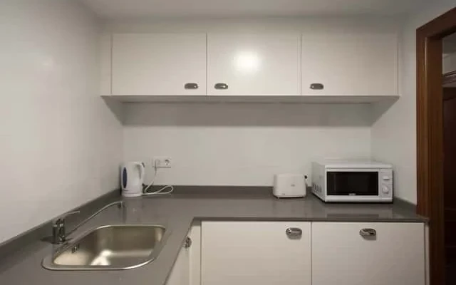 Central apartment, 3 double bedrooms with big private patio 3