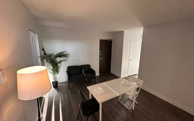 411 Duplex Ave 3