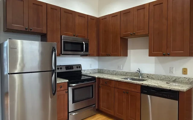 7 Pembroke St., #3, Chelsea - Suffolk County student accommodation - 1 Bed / 1 Bath