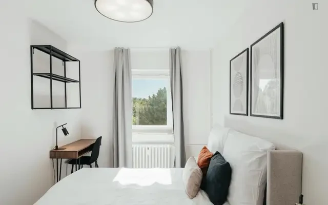 Very pleasant 3-bedroom apartment in Westend 2
