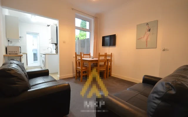 Entire Place·4B2B···15 Winnie Rd 2