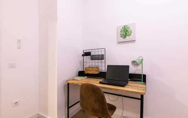 Carrer de Santa Irene Valencia 46002 Spain 3