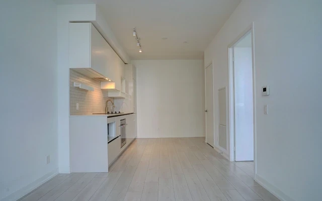 950 Portage Parkway W 4