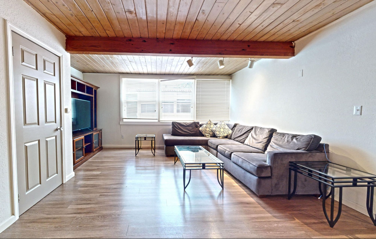 508 E Stoughton 3