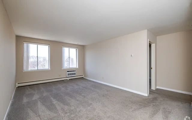 Oakland Manor Apartments 0
