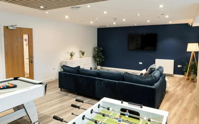 Currus Court 2