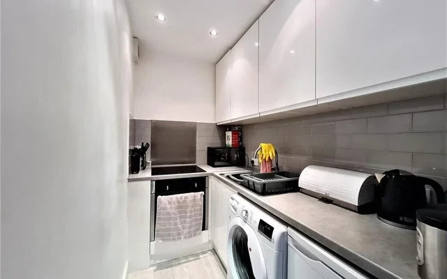 LH-159 Battersea Park Rd 4