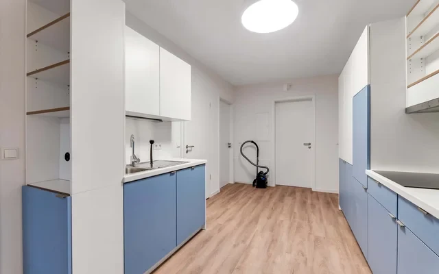Furnished 1 room apartment with terrace - just 25 min. by public transport to Friedrichshain 0