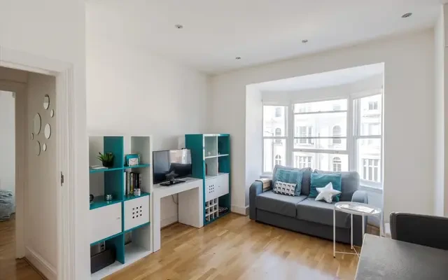 Gloucester Terrace, London, W2 6HP 1