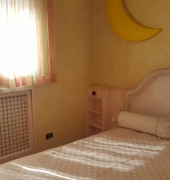 Elegant bedroom in 2-bedroom apartment, near Parco Gramsci