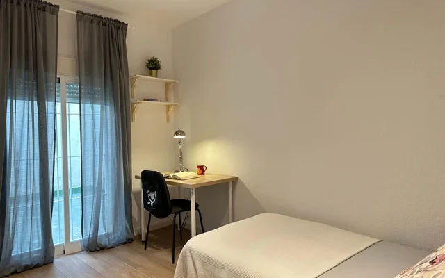 Calle de Pedro Tezano, 23 (ONLY STUDENTS) 4