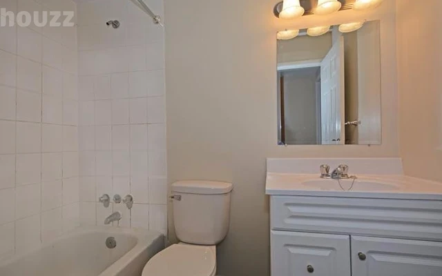 2 Bedrooms Apartment Near Park 0