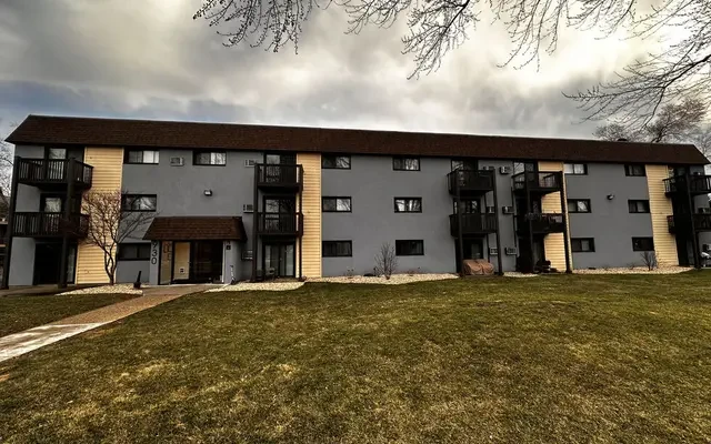 930 W Irving Park 0