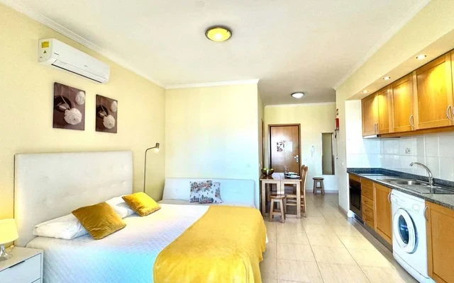 Studio with balcony in Praia da Rocha, Portimao 0